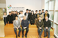 Prof. Shi Yaolin (second from left in front row) and Prof. Zhang Peizhen (second from right in front row) visit the Earth System Science Programme and interact with CUHK staff and students